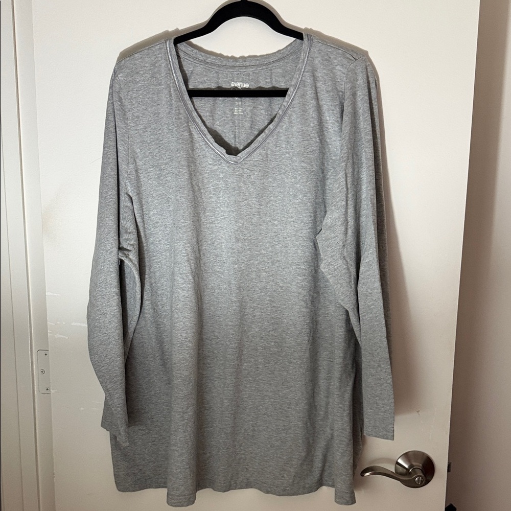 Avenue Heather Gray V-Neck Long Sleeve Top